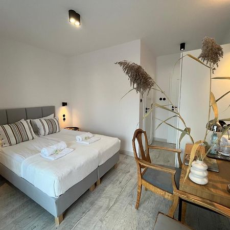 Pod Roza Bed & Breakfast Leba Bagian luar foto