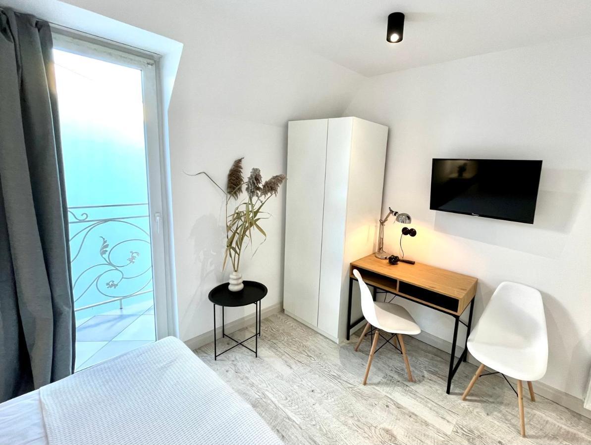Pod Roza Bed & Breakfast Leba Bagian luar foto