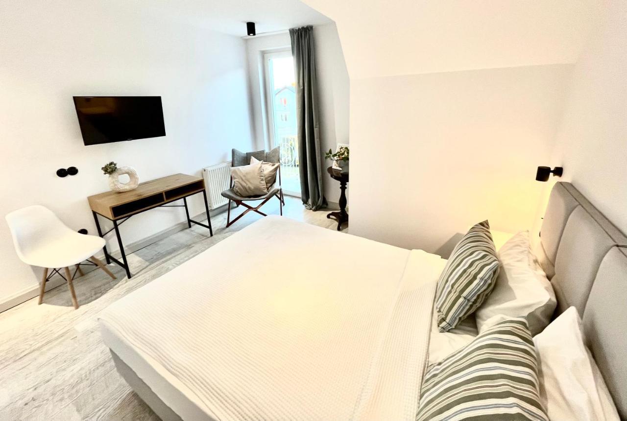 Pod Roza Bed & Breakfast Leba Bagian luar foto