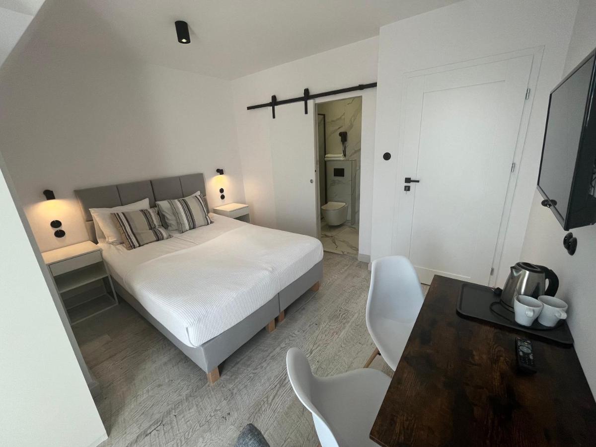 Pod Roza Bed & Breakfast Leba Bagian luar foto