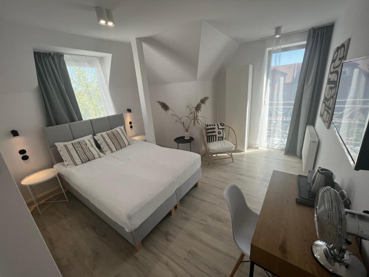 Pod Roza Bed & Breakfast Leba Bagian luar foto