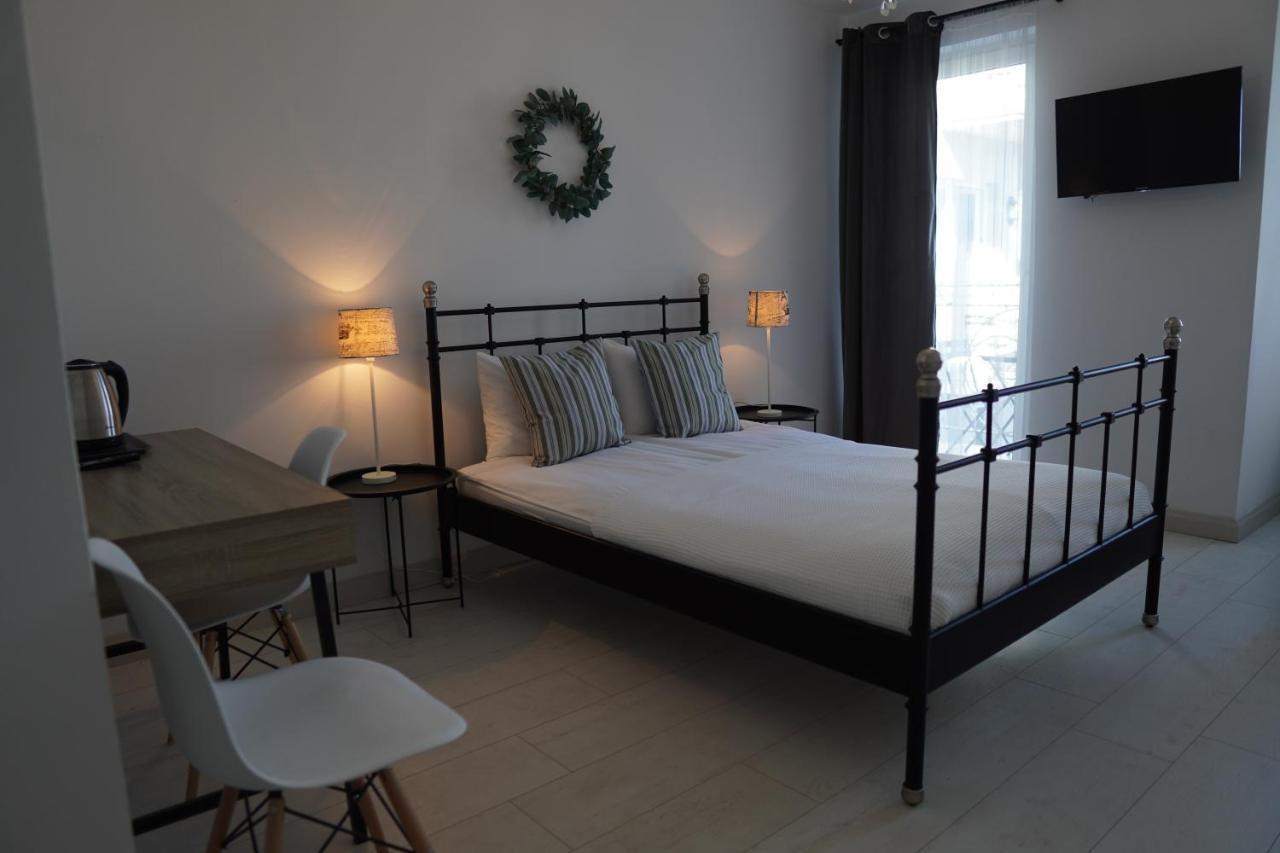 Pod Roza Bed & Breakfast Leba Bagian luar foto