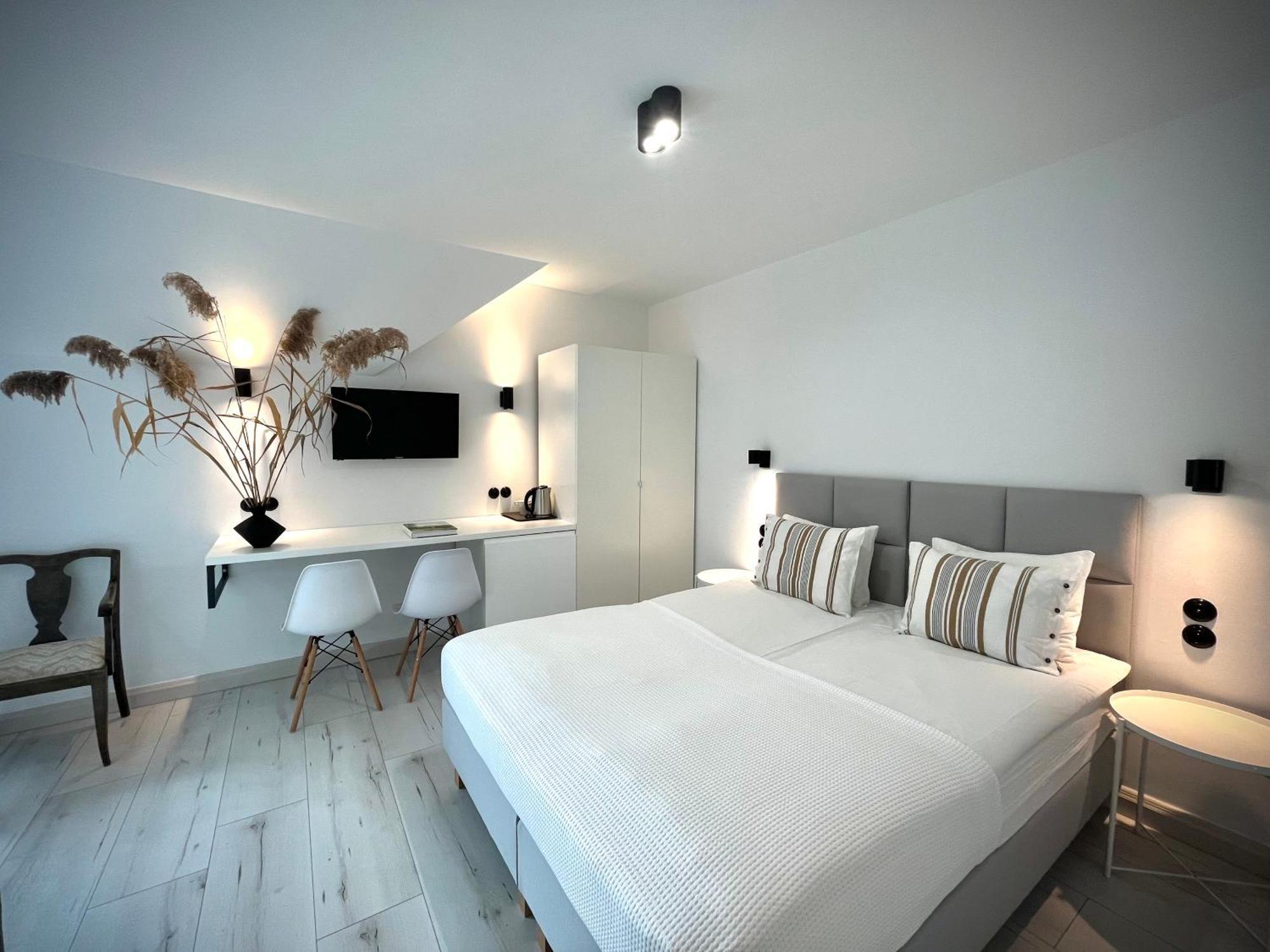 Pod Roza Bed & Breakfast Leba Bagian luar foto